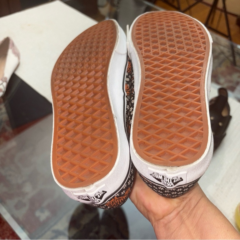 UNISEX Vans Black and Orange Tiger Pattern Sneakers, size 8 in ladies - Picture 8 of 10